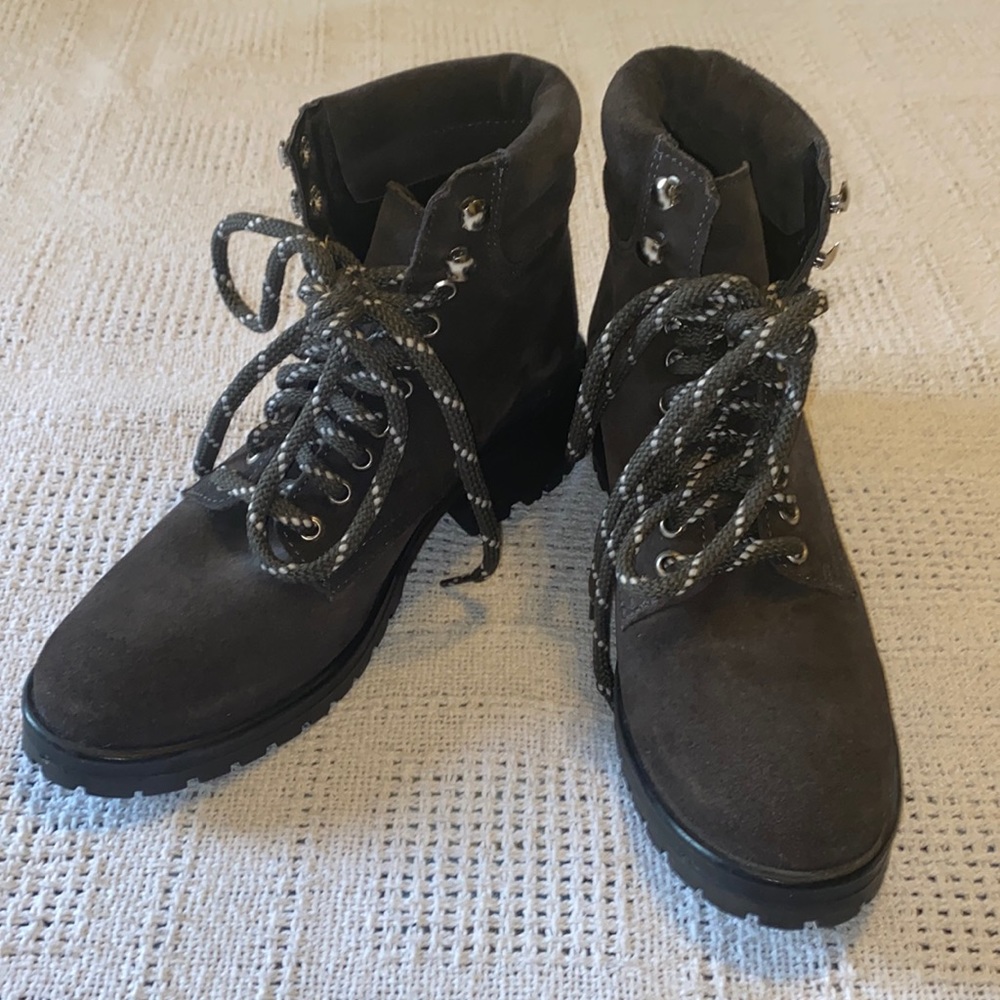 Steve Madden Suede Leather Dark Gray Lace-Up Boots with 2” Heel Size 9